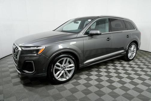 2025 Audi Q7 55 Premium Plus