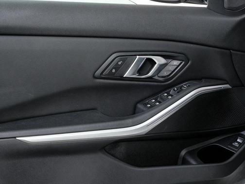 Mineral White Metallic 2024 BMW 330 330i