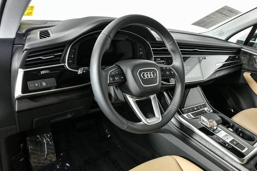 2025 Audi Q7 45 Premium Plus