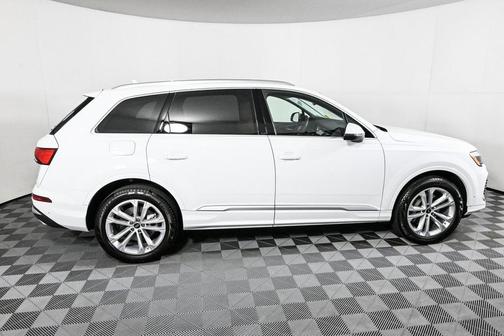 2025 Audi Q7 45 Premium Plus