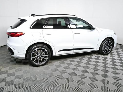 Glacier White Metallic 2026 Audi Q5 Prestige TFSI quattro S tronic
