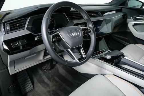 2024 Audi Q8 e-tron Prestige