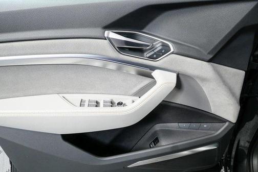 2024 Audi Q8 e-tron Prestige