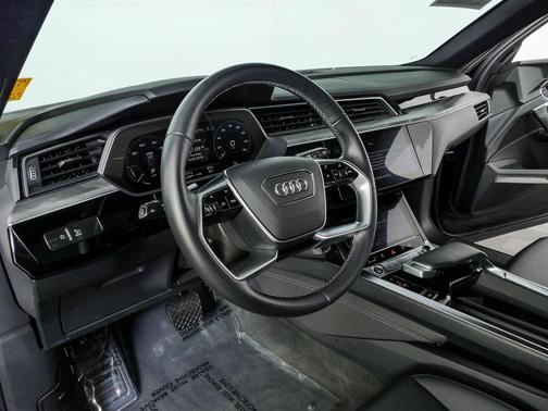 Brilliant Black 2023 Audi e-tron Premium Plus quattro