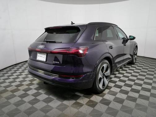 Brilliant Black 2023 Audi e-tron Premium Plus quattro