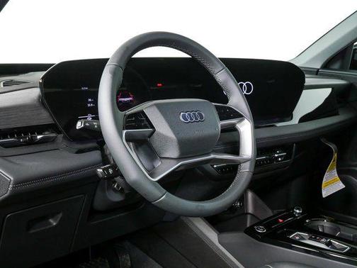 Mythos Black Metallic 2025 Audi Q6 e-tron Premium quattro