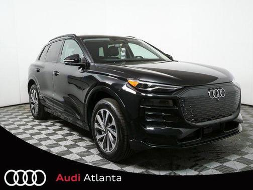 Mythos Black Metallic 2025 Audi Q6 e-tron Premium quattro