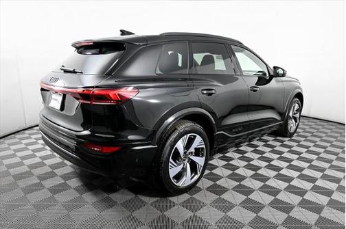 2025 Audi Q6 e-tron Premium Plus quattro