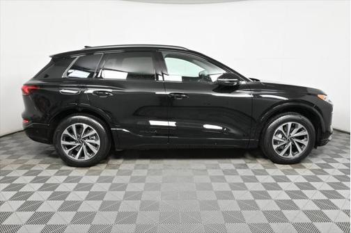 2025 Audi Q6 e-tron Premium quattro