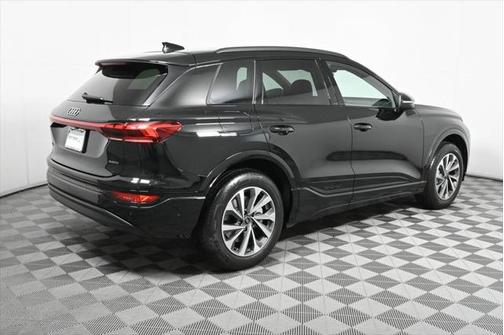 2025 Audi Q6 e-tron Premium quattro
