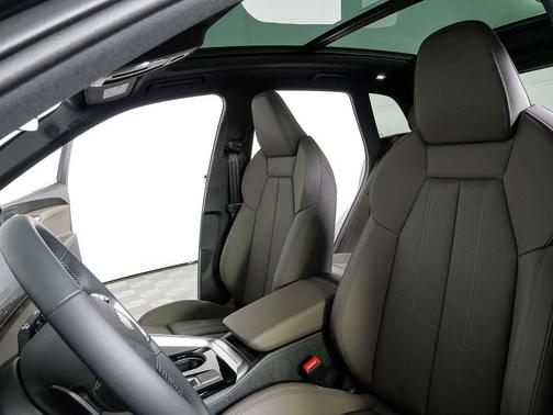 Daytona Gray Pearl Effect 2026 Audi Q5 Prestige TFSI quattro S tronic