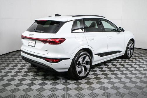 2025 Audi Q6 e-tron Premium Plus quattro