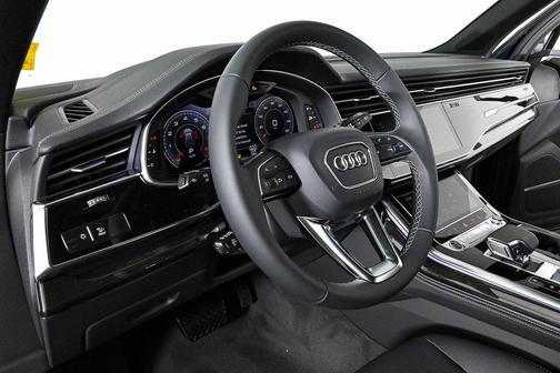 2025 Audi Q7 55 Premium Plus