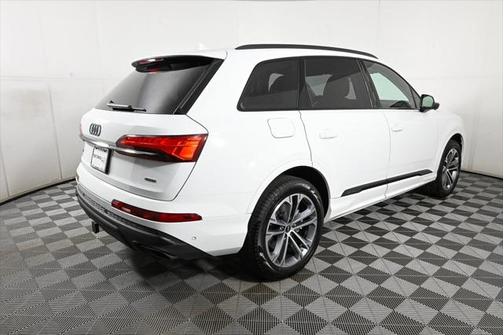 2025 Audi Q7 45 Premium Plus