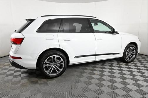 2025 Audi Q7 45 Premium Plus