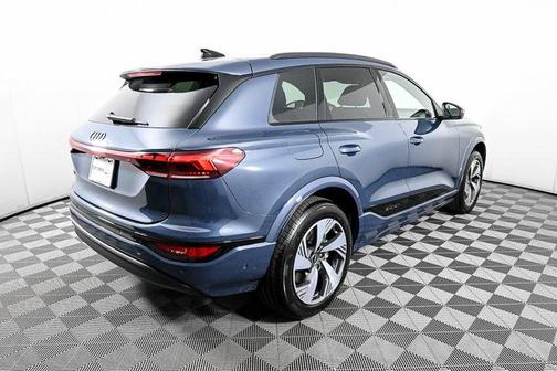 2025 Audi Q6 e-tron Premium quattro