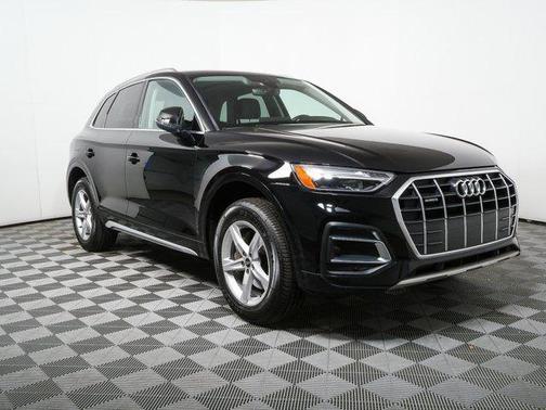 Brilliant Black 2023 Audi Q5 40 Premium