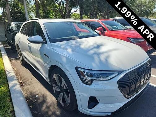 2022 Audi e-tron Premium Plus