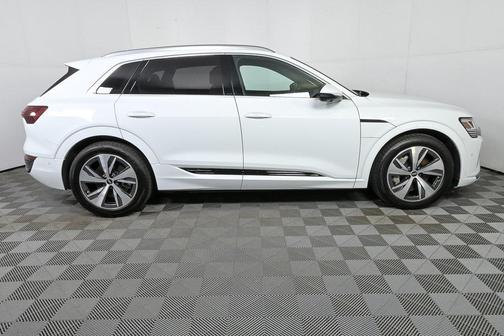 2024 Audi Q8 e-tron Premium Plus