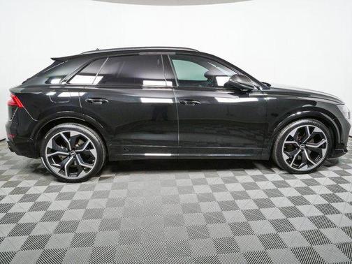 Mythos Black Metallic 2022 Audi RS Q8 4.0T