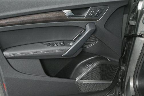 Chronos Gray Metallic 2025 Audi Q5 45 S line Premium Plus