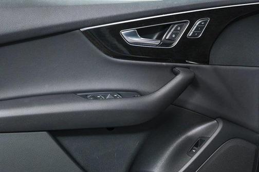 2020 Audi Q7 55 Premium Plus