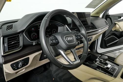 2022 Audi Q5 45 S line Premium Plus