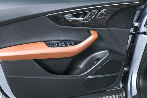 2022 Audi Q8 55 Premium Plus