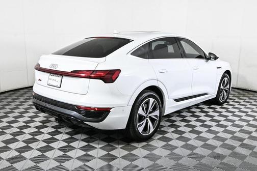 2024 Audi Q8 e-tron Premium Plus