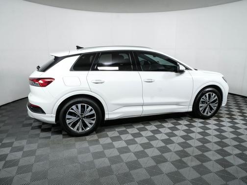 Glacier White Metallic 2023 Audi Q4 e-tron Premium Plus 40 RWD