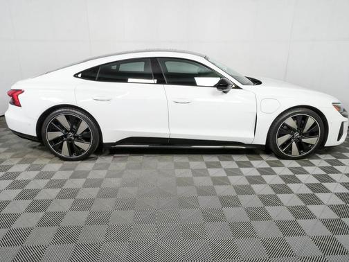 Ibis White 2023 Audi e-tron GT Prestige quattro