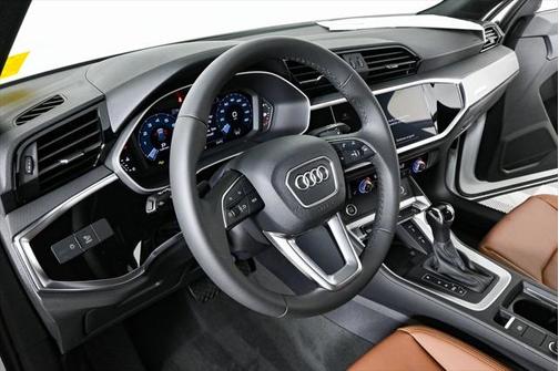 2025 Audi Q3 Premium 45 TFSI S line quattro Tiptronic