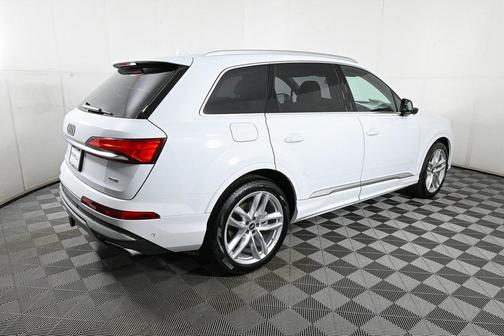 2025 Audi Q7 55 Premium Plus