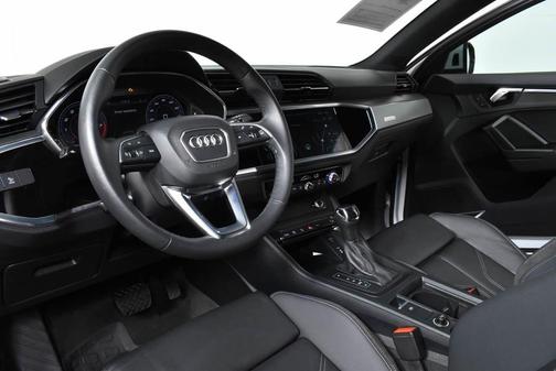 Photo 2 of 32 of 2021 Audi Q3 45 S line Premium
