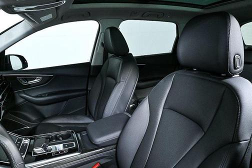 2023 Audi Q7 45 Premium Plus