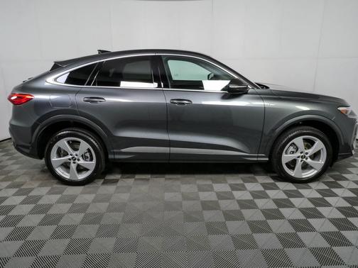 Daytona Gray 2026 Audi Q5 Premium Plus TFSI quattro S tronic