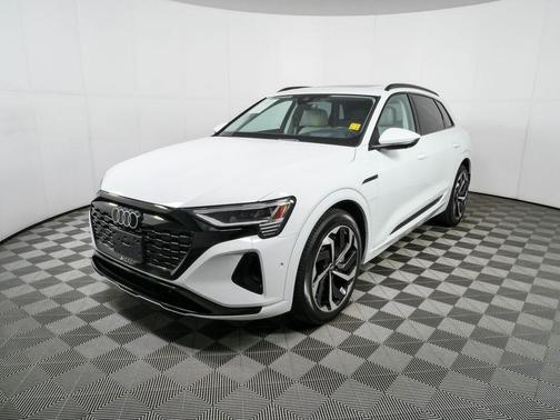 Glacier White Metallic 2024 Audi Q8 e-tron Prestige