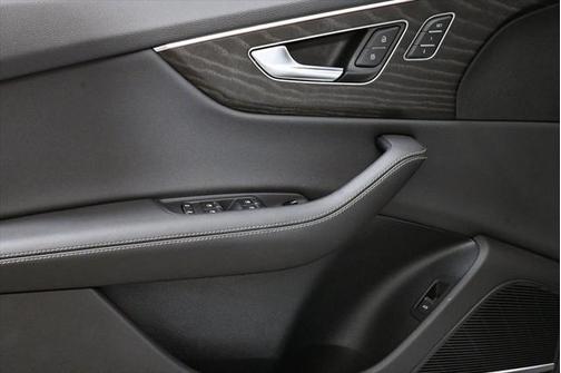 2023 Audi Q8 55 Premium Plus
