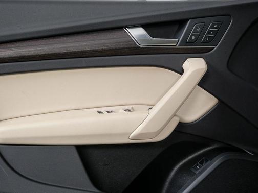 Glacier White Metallic 2023 Audi Q5 45 S line Premium