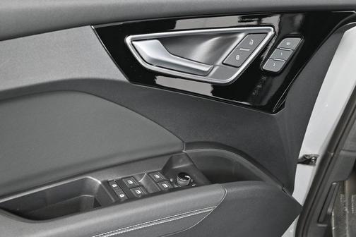 2024 Audi Q4 e-tron Premium Plus 55 quattro