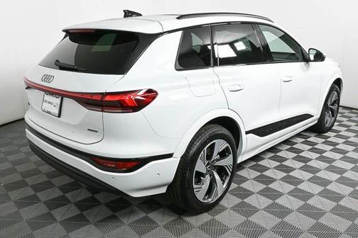 2025 Audi Q6 e-tron Premium Plus quattro