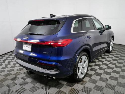 Navarra Blue Metallic 2026 Audi Q5 Prestige TFSI quattro S tronic