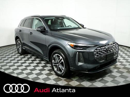 Tambora Gray Metallic 2026 Audi Q5 Premium Plus TFSI quattro S tronic
