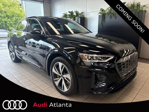 Mythos Black Metallic 2024 Audi Q8 e-tron Premium Plus
