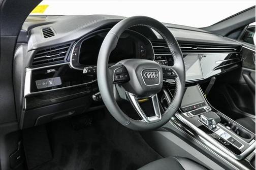 2025 Audi Q8 55 Premium