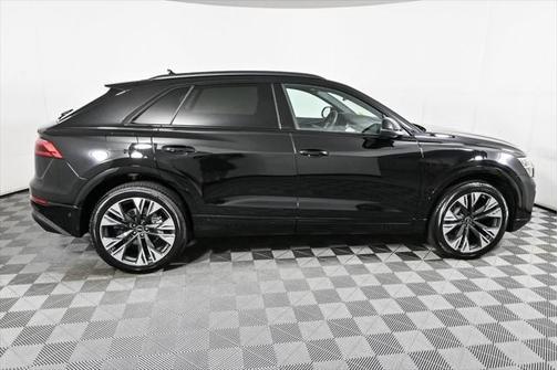 2025 Audi Q8 55 Premium