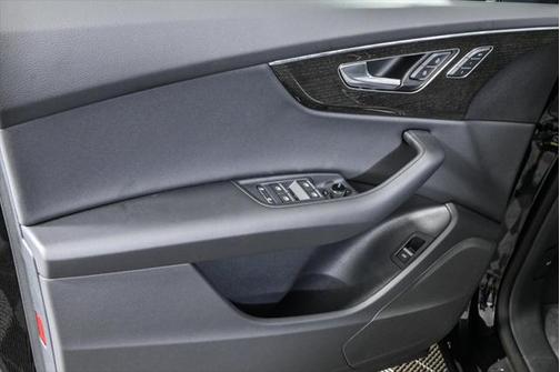 2025 Audi Q8 55 Premium