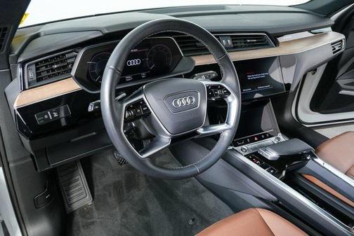 2024 Audi Q8 e-tron Premium Plus