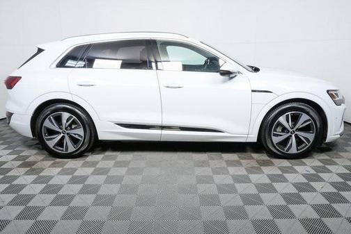 2024 Audi Q8 e-tron Premium Plus