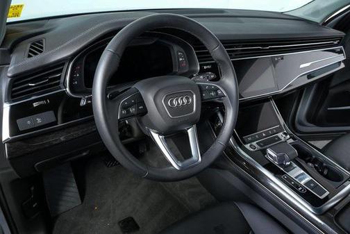 2023 Audi Q7 45 Premium Plus